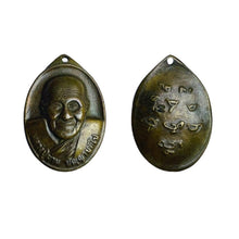 โหลดรูปภาพลงในเครื่องมือใช้ดูของ Gallery Buddhist Monk Inspired Thai Amulet Coin in Blackened Brass Metal
Thai Amulet C