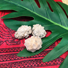โหลดรูปภาพลงในเครื่องมือใช้ดูของ Gallery Thai Amulet Somdej Style for Prosperity and Abundance Cultural Keepsake
Thai A