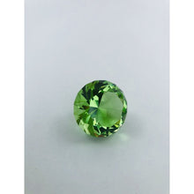 โหลดรูปภาพลงในเครื่องมือใช้ดูของ Gallery Imperial Glass Diamond Cut Design 30Mm - Elegant Decorative Piece