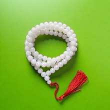โหลดรูปภาพลงในเครื่องมือใช้ดูของ Gallery White Pearl Bead 10Mm - Thai Buddhist Collectible Amulet
White Pearl Bead 10Mm