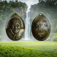 โหลดรูปภาพลงในเครื่องมือใช้ดูของ Gallery Buddhist Monk Inspired Thai Amulet Coin In Blackened Brass Metal C Sacred Temple