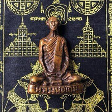 โหลดรูปภาพลงในเครื่องมือใช้ดูของ Gallery Buddhist Monk Inspired Thai Amulet Coin In Antique Brass Finish
Thai Amulet Co