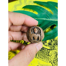 โหลดรูปภาพลงในเครื่องมือใช้ดูของ Gallery Thai Amulet Somdej Style With Three Sides, Random Selection, Cultural Keepsake