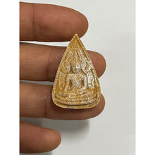 โหลดรูปภาพลงในเครื่องมือใช้ดูของ Gallery Thai Amulet Buddhist Monk From Wat Khositaram, Cultural Keepsake
T