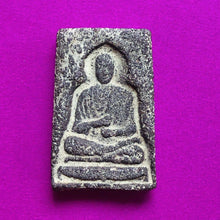โหลดรูปภาพลงในเครื่องมือใช้ดูของ Gallery Thai Amulet Somdej Style Wat Rakhang Glow in the Dark Pearl Back Cultural Keepsa