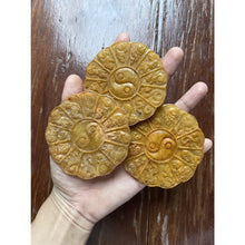 โหลดรูปภาพลงในเครื่องมือใช้ดูของ Gallery Yin Yang Zodiac Pendant With 12 Animal Carvings, Thai Amulet Collectible
Ancie