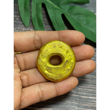 โหลดรูปภาพลงในเครื่องมือใช้ดูของ Gallery Thai Amulet For Prosperity And Good Fortune, Cultural Keepsake
Thai Amulet Coi