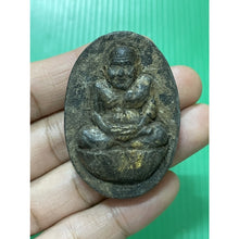 โหลดรูปภาพลงในเครื่องมือใช้ดูของ Gallery Thai Amulet Inspired by Luang Pu Toad, Cultural Keepsake
Thai Amulet Coin Wat