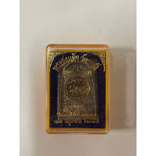 โหลดรูปภาพลงในเครื่องมือใช้ดูของ Gallery Thai Amulet Somdej Style Wat Rakhang Cracked Design With Box
Thai Amulet Somde
