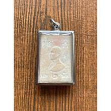 โหลดรูปภาพลงในเครื่องมือใช้ดูของ Gallery Thai Amulet Somdej Style Buddhist Monk In Stainless Frame
Thai Amu