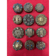 โหลดรูปภาพลงในเครื่องมือใช้ดูของ Gallery Thai Amulet Somdej Style with Gemstones Wat Vang Na Edition Cultural Keepsake