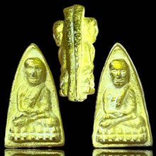 โหลดรูปภาพลงในเครื่องมือใช้ดูของ Gallery Thai Amulet Inspired by Buddhist Monk, Wat Phra Kaew Edition, Collectible Piece