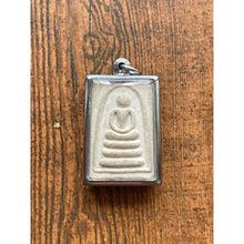 โหลดรูปภาพลงในเครื่องมือใช้ดูของ Gallery Thai Amulet Somdej Style Buddhist Monk In Stainless Frame
Thai Amu