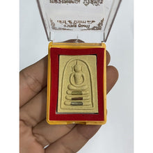 โหลดรูปภาพลงในเครื่องมือใช้ดูของ Gallery Buddhist Monk Kun Purisuttho Amulet Coin From Wat - Thai Collectible Item
