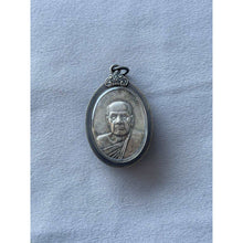 โหลดรูปภาพลงในเครื่องมือใช้ดูของ Gallery Amulet Coin Thai Amulet Buddhist Monk With Silver Frame
Amulet Coi