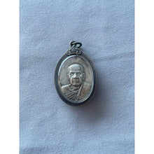 โหลดรูปภาพลงในเครื่องมือใช้ดูของ Gallery Amulet Coin Thai Amulet Buddhist Monk With Silver Frame
Amulet Coi