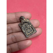โหลดรูปภาพลงในเครื่องมือใช้ดูของ Gallery Thai Amulet Somdej Style Pendant Old Metal Collectible Cultural Keepsake
Thai
