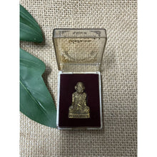 โหลดรูปภาพลงในเครื่องมือใช้ดูของ Gallery Thai Amulet Monk Kway, Wat Khositaram, Brass With Gold Plating