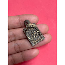 โหลดรูปภาพลงในเครื่องมือใช้ดูของ Gallery Thai Amulet Somdej Style Pendant Old Metal Collectible Cultural Keepsake
Thai