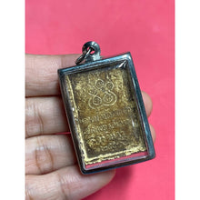 โหลดรูปภาพลงในเครื่องมือใช้ดูของ Gallery Thai Amulet Buddhist Monk Wat Petch Samut Year 16 Cultural Keepsake