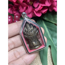 โหลดรูปภาพลงในเครื่องมือใช้ดูของ Gallery Thai Amulet Of Buddhist Monk With Stainless Steel Frame
Thai Amulet Coin Inspi