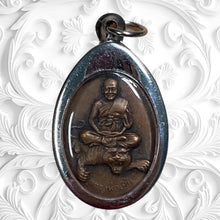 โหลดรูปภาพลงในเครื่องมือใช้ดูของ Gallery Thai Amulet Pendant Buddhist Monk Wat Bang Phra Cultural Keepsake