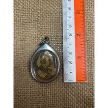 โหลดรูปภาพลงในเครื่องมือใช้ดูของ Gallery Chulalongkorn Amulet Coin With Stainless Steel Frame - Thai Buddhist Collectible