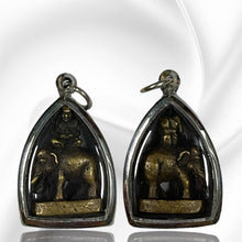 โหลดรูปภาพลงในเครื่องมือใช้ดูของ Gallery Thai Amulet Luang Pu Toad Sitting On Elephant Metal Edition
Thai A