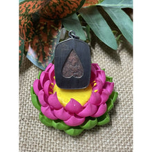 โหลดรูปภาพลงในเครื่องมือใช้ดูของ Gallery Thai Amulet Buddhist Monk Pan, Clay With Gold Leaf, Silver Frame