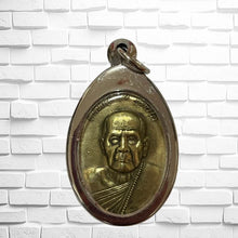 โหลดรูปภาพลงในเครื่องมือใช้ดูของ Gallery Thai Amulet Coin Buddhist Monk Wat Ban Jan Cultural Keepsake
Thai