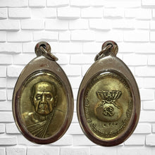 โหลดรูปภาพลงในเครื่องมือใช้ดูของ Gallery Thai Amulet Coin Buddhist Monk Wat Ban Jan Cultural Keepsake
Thai
