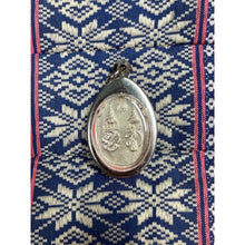 โหลดรูปภาพลงในเครื่องมือใช้ดูของ Gallery Thai Amulet Pendant Pair King And Queen With Stainless Frame
Thai