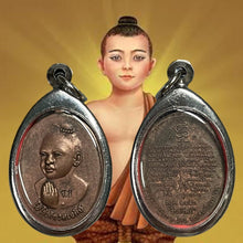 โหลดรูปภาพลงในเครื่องมือใช้ดูของ Gallery Thai Amulet Of Wat Jadeey, Child Monk, Cultural Keepsake
Thai Amul