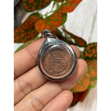 โหลดรูปภาพลงในเครื่องมือใช้ดูของ Gallery Buddhist Monk Inspired Thai Amulet Coin From Wat Baan Rai Ceremony Edition
Tha