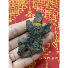 โหลดรูปภาพลงในเครื่องมือใช้ดูของ Gallery Crocodile Animal Figurine For Feng Shui Enhancement
Crocodile Feng Shui Animal