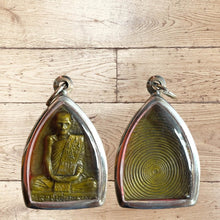 โหลดรูปภาพลงในเครื่องมือใช้ดูของ Gallery Thai Amulet Buddhist Monk, Fingerprint Design, Brass Material
