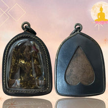 โหลดรูปภาพลงในเครื่องมือใช้ดูของ Gallery Thai Amulet Somdej Style Sukhothai Art Curved Design Cultural Keepsake
Thai Am