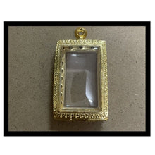 โหลดรูปภาพลงในเครื่องมือใช้ดูของ Gallery Thai Amulet Somdej Style Frame With Micron Gold And Diamond Accents
Thai Amule