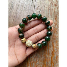 โหลดรูปภาพลงในเครื่องมือใช้ดูของ Gallery Genuine Jade Bracelet Buddhist Monk With Gold Detailing
Thai Amule