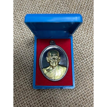 โหลดรูปภาพลงในเครื่องมือใช้ดูของ Gallery Buddhist Monk Inspired Thai Amulet Coin Wat Huai Duai Edition
Thai Amulet Coin
