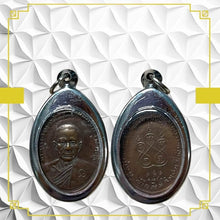 โหลดรูปภาพลงในเครื่องมือใช้ดูของ Gallery Buddhist Monk Inspired Thai Amulet Coin Wat Chulamani 2511 Edition
Thai Amulet