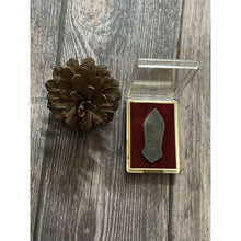 โหลดรูปภาพลงในเครื่องมือใช้ดูของ Gallery Thai Amulet Somdej Style 25Th Buddhist Century With Original Box
Thai Amulet C