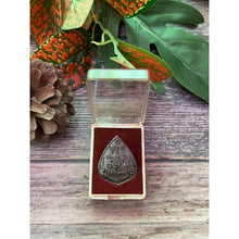 โหลดรูปภาพลงในเครื่องมือใช้ดูของ Gallery Buddhist Monk Inspired Thai Amulet Wat Bang Phra Collectible Coin
Thai Amulet