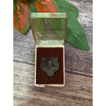 โหลดรูปภาพลงในเครื่องมือใช้ดูของ Gallery Buddhist Monk Inspired Thai Amulet With Original Box
Thai Amulet Coin From Wat