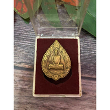 โหลดรูปภาพลงในเครื่องมือใช้ดูของ Gallery Thai Amulet Coin Buddhist Monk Wat Pradu Chim Phli Original Box