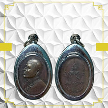 โหลดรูปภาพลงในเครื่องมือใช้ดูของ Gallery Amulet Coin Buddhist Monk From Wat Pikunthong, 94 Years Old
Thai A