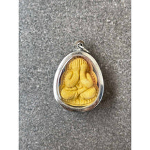 โหลดรูปภาพลงในเครื่องมือใช้ดูของ Gallery Thai Amulet Coin, Closed Eyes Design, Stainless Steel Frame, Cultural Keepsake