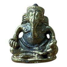 โหลดรูปภาพลงในเครื่องมือใช้ดูของ Gallery Thai Amulet Ganesha Brass Collectible Cultural Keepsake
Ganesha Amulet Coin Th