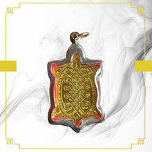 โหลดรูปภาพลงในเครื่องมือใช้ดูของ Gallery Thai Amulet Coin Buddhist Monk Wat Rai Tang Thong Brass Enamel Penda