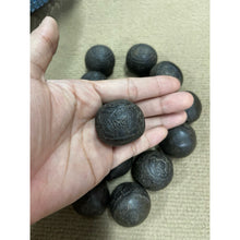 โหลดรูปภาพลงในเครื่องมือใช้ดูของ Gallery Coconut Shell Amulet Rahu For Cultural Keepsake
Coconut Shell Amul